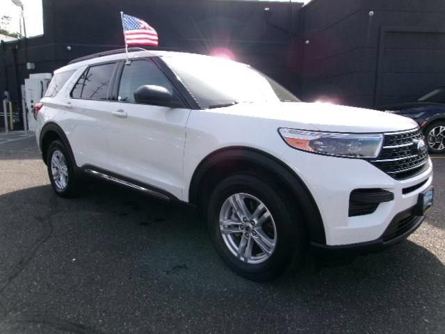 Certified 2022 Ford Explorer XLT w/ Equipment Group 202A AWD/4WD image 3