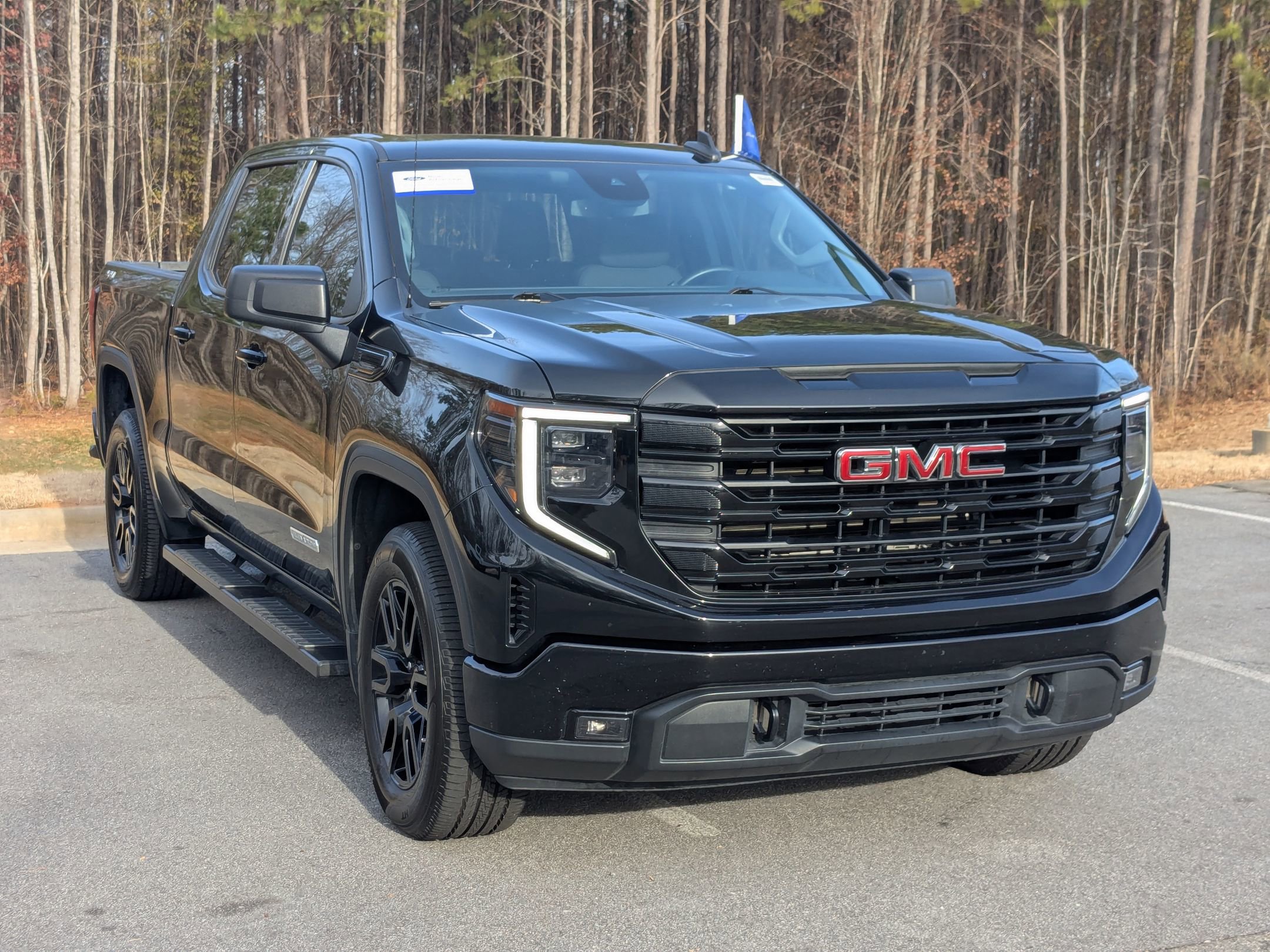Used 2023 GMC Sierra 1500 Elevation image 2