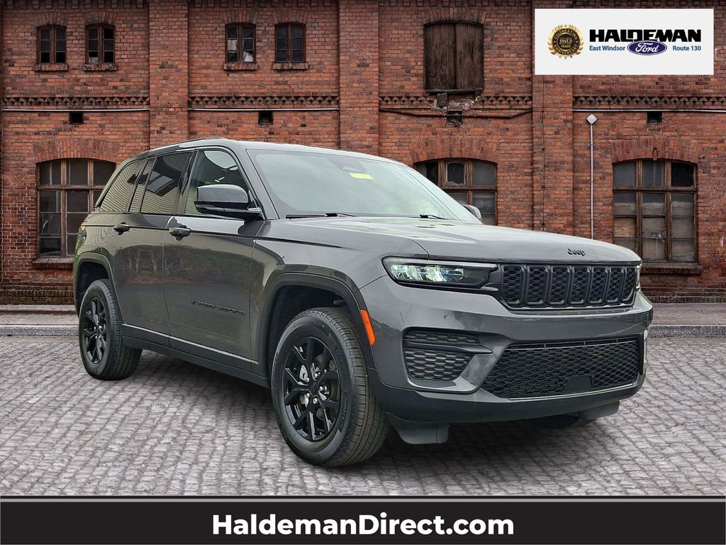 Used 2025 Jeep Grand Cherokee Altitude