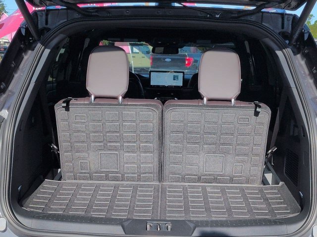 Certified 2026 Ford Explorer Platinum RWD image 13