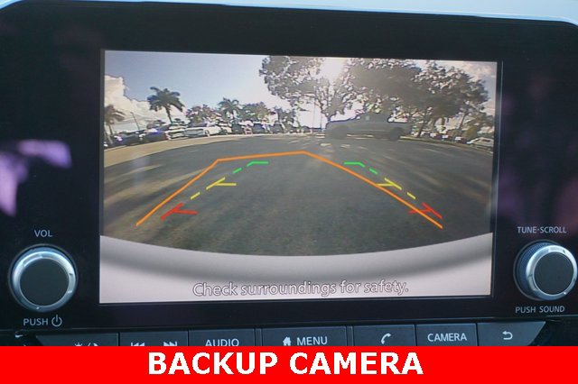 Used 2022 Nissan Pathfinder SV image 13