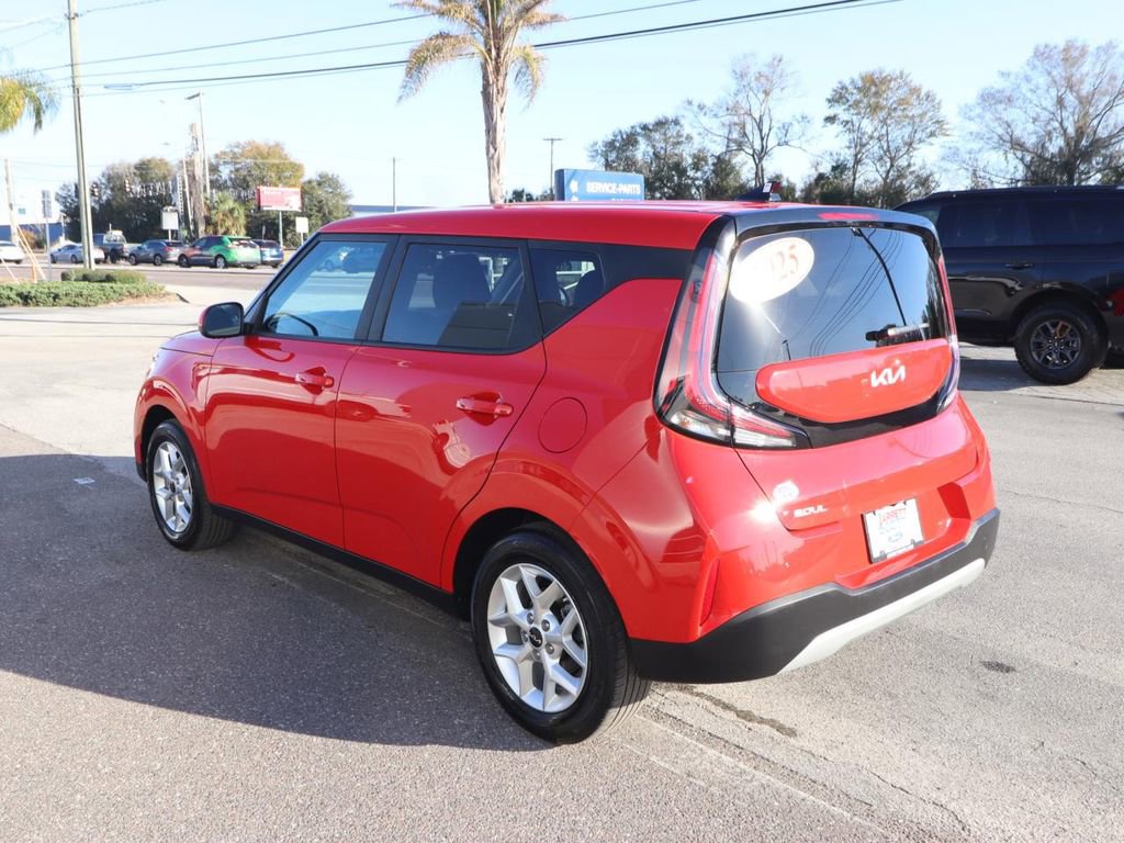 Used 2025 Kia Soul LX w/ LX Technology Package image 9