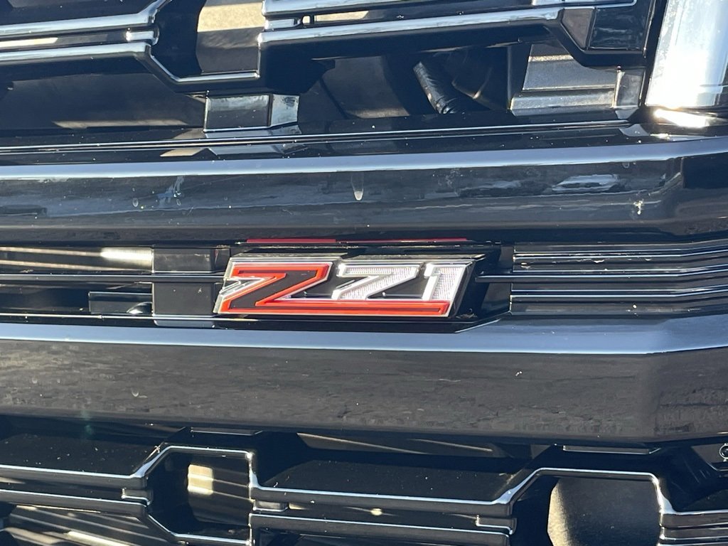 Used 2024 Chevrolet Suburban Z71 w/ Luxury Package image 9