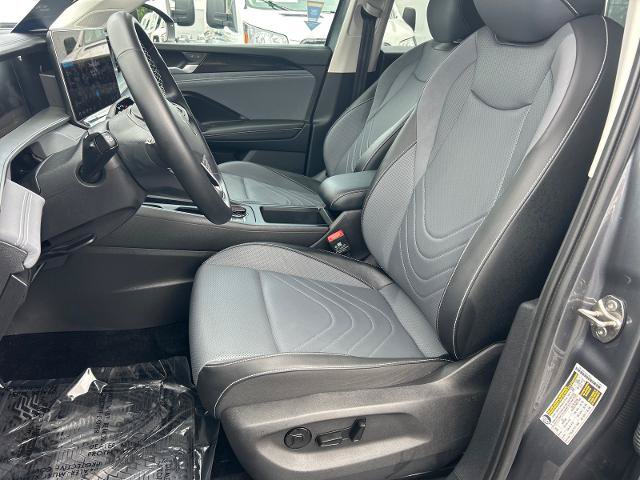 Used 2025 Volkswagen Tiguan SE AWD/4WD image 9