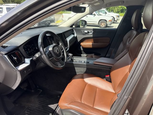 Used 2018 Volvo XC60 T5 Momentum w/ Vision Package AWD/4WD image 11