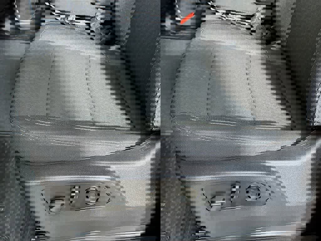 Used 2025 Chevrolet Silverado 1500 LT image 29