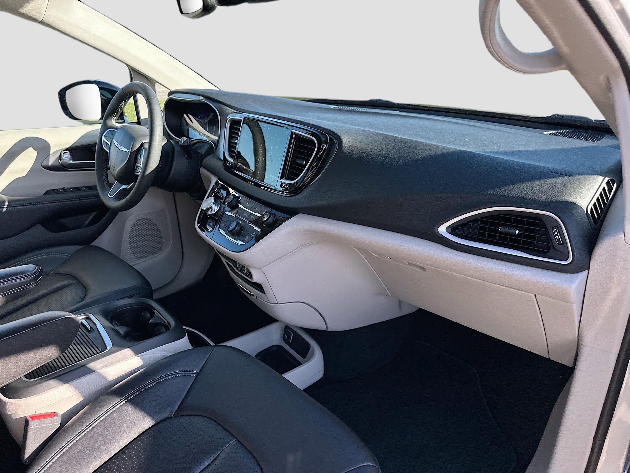 Used 2024 Chrysler Pacifica Touring-L image 27