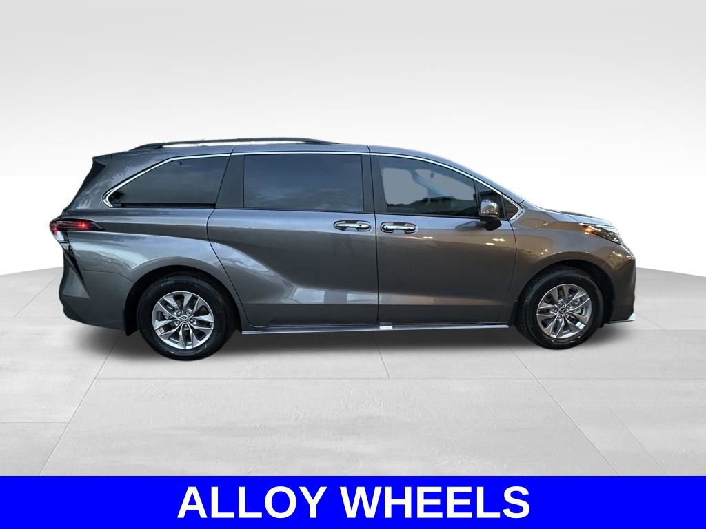 Used 2024 Toyota Sienna XLE image 2