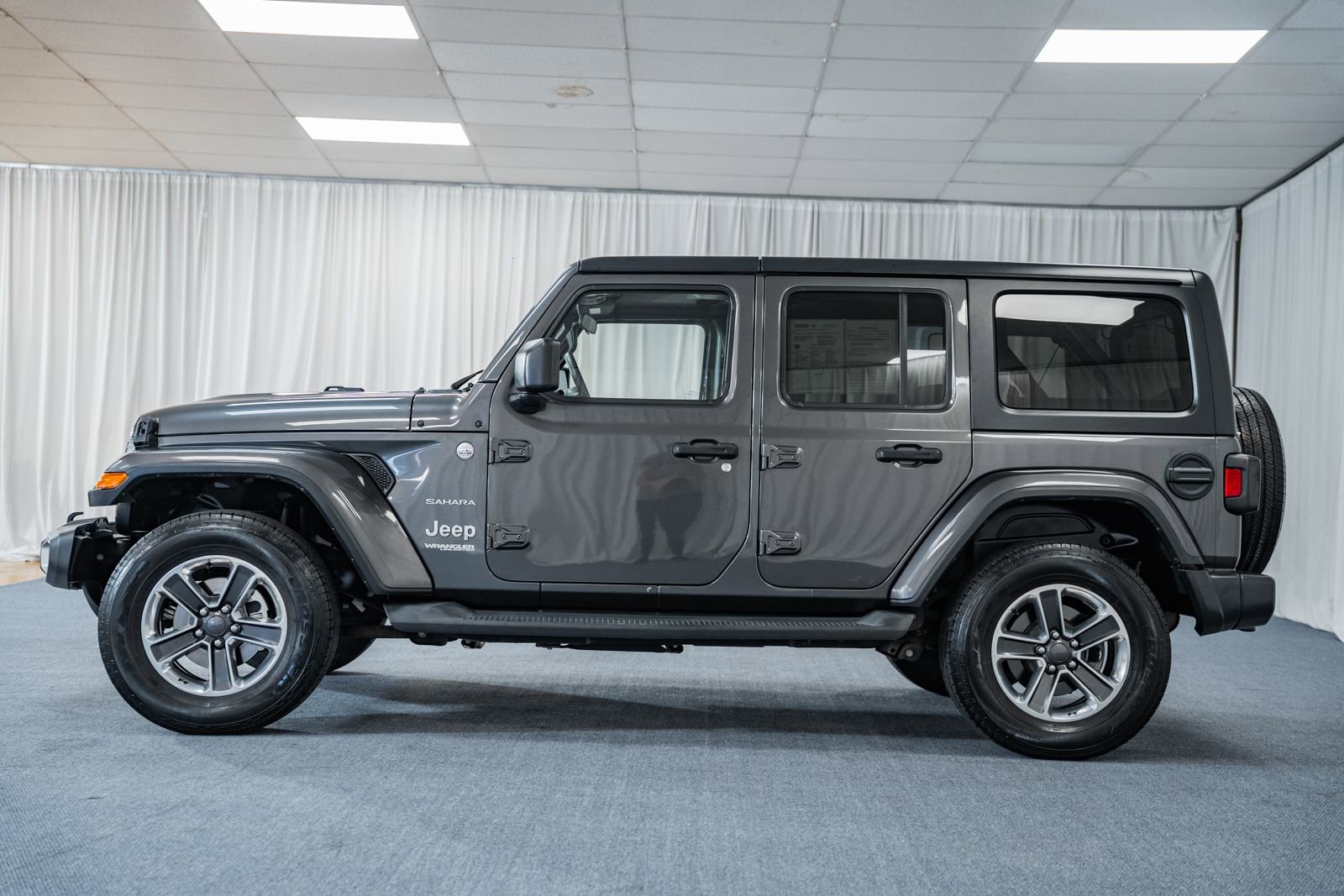 Used 2018 Jeep Wrangler Unlimited Sahara image 5