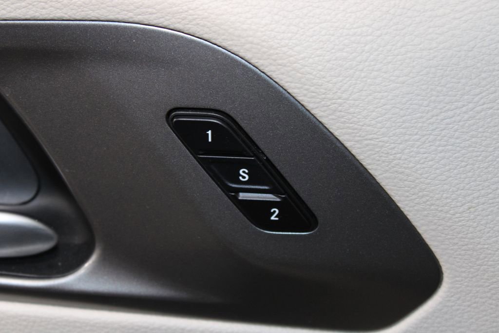 Used 2024 Chrysler Pacifica Touring-L image 42