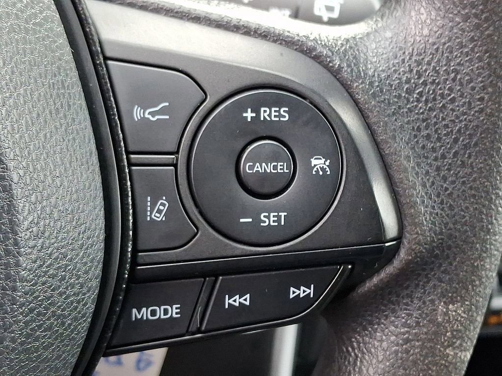 Used 2021 Toyota RAV4 LE image 22