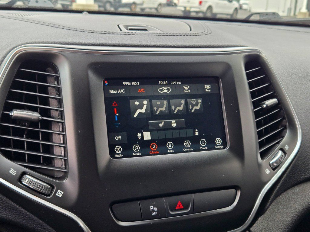 Used 2020 Jeep Cherokee Latitude Plus AWD/4WD image 28