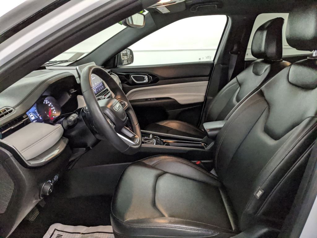 Used 2024 Jeep Compass Limited image 21