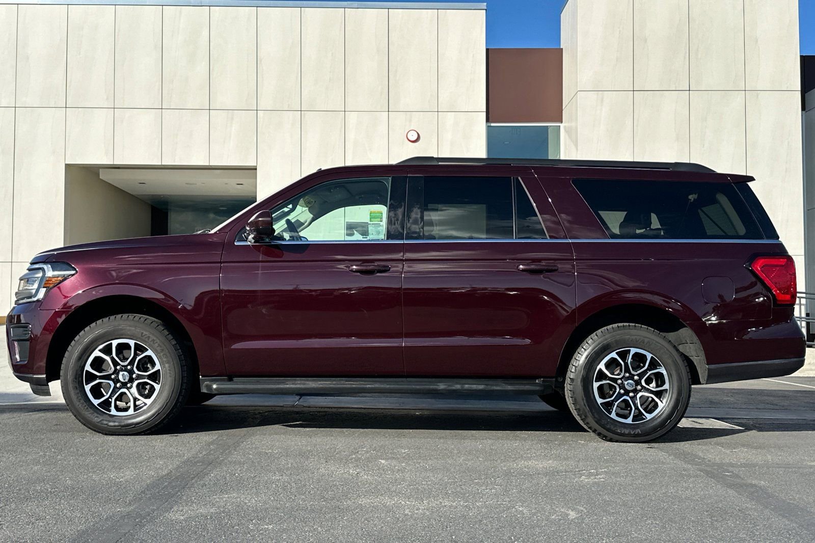 Certified 2024 Ford Expedition Max XLT image 6