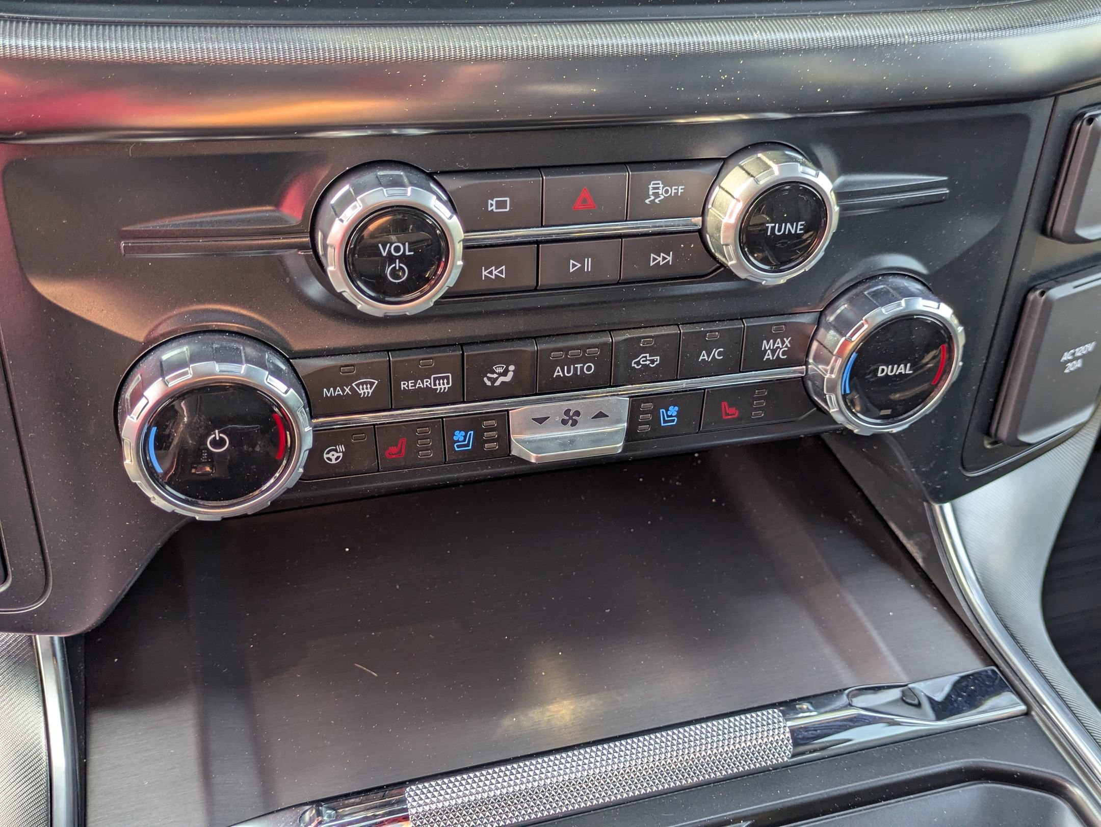 Certified 2025 Ford F150 Platinum w/ Equipment Group 702A High image 27