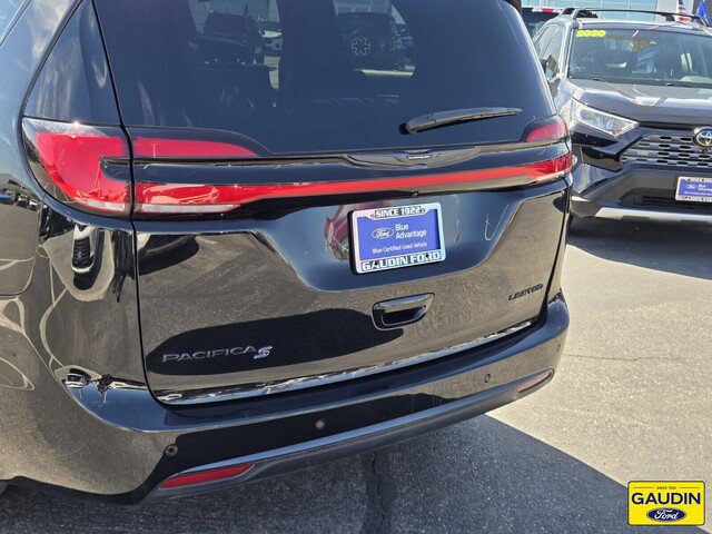 Used 2025 Chrysler Pacifica Limited FWD image 6