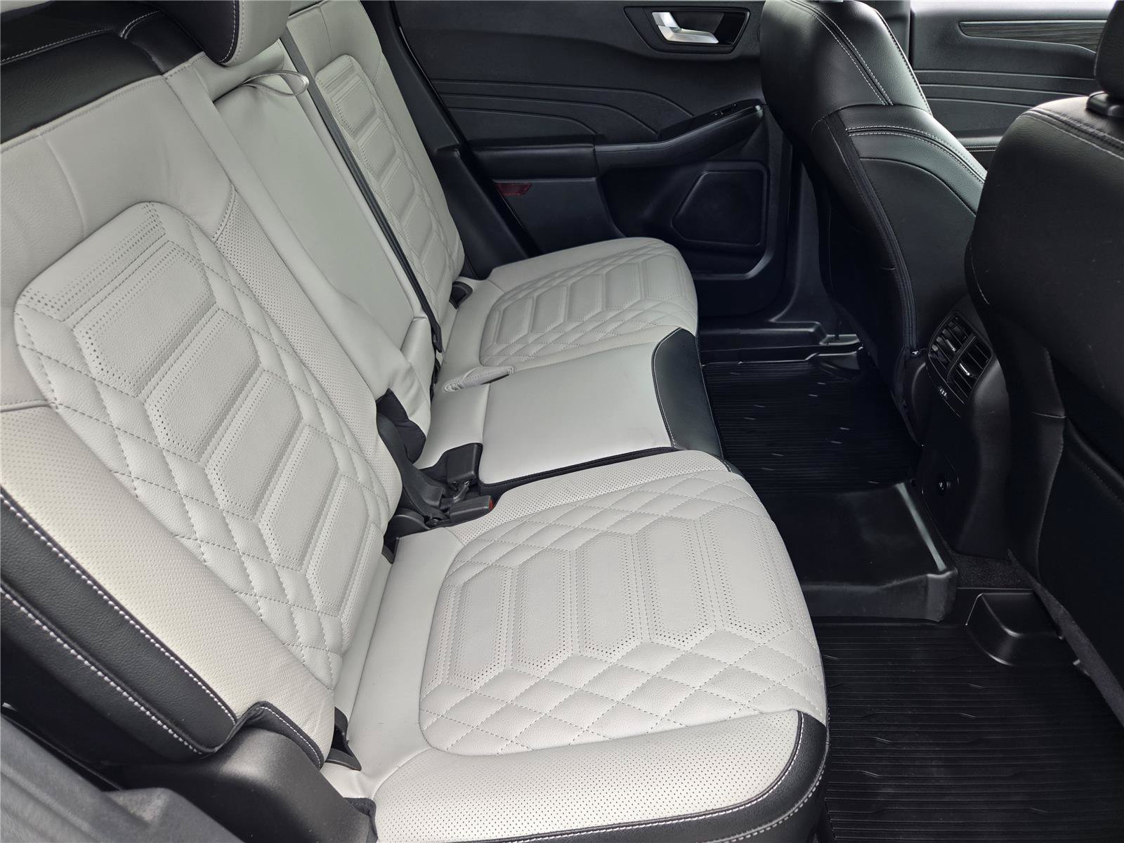 Certified 2023 Ford Escape SE w/ PHEV Premium Package FWD image 29