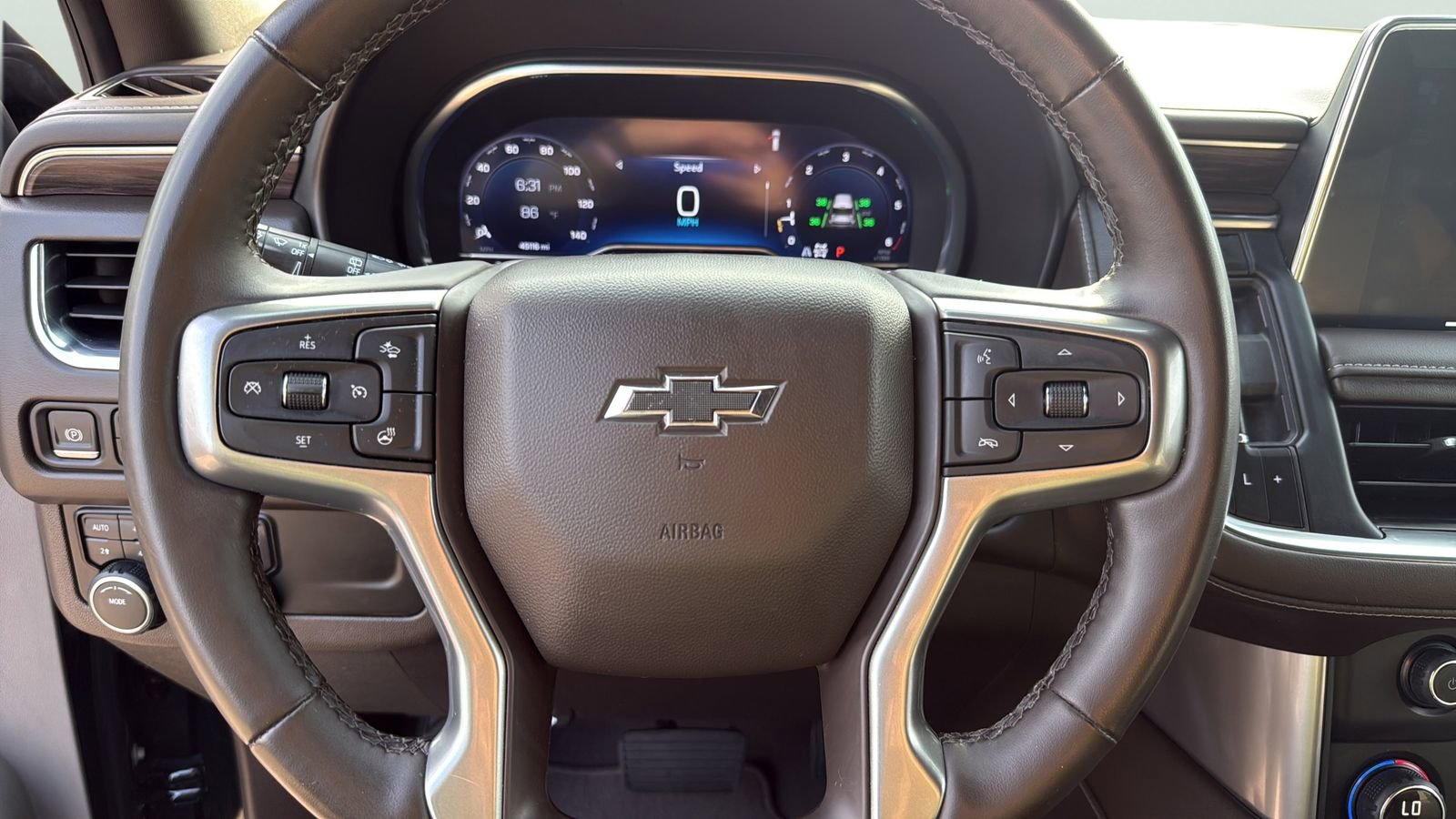 Used 2023 Chevrolet Suburban Z71 w/ Luxury Package AWD/4WD image 12