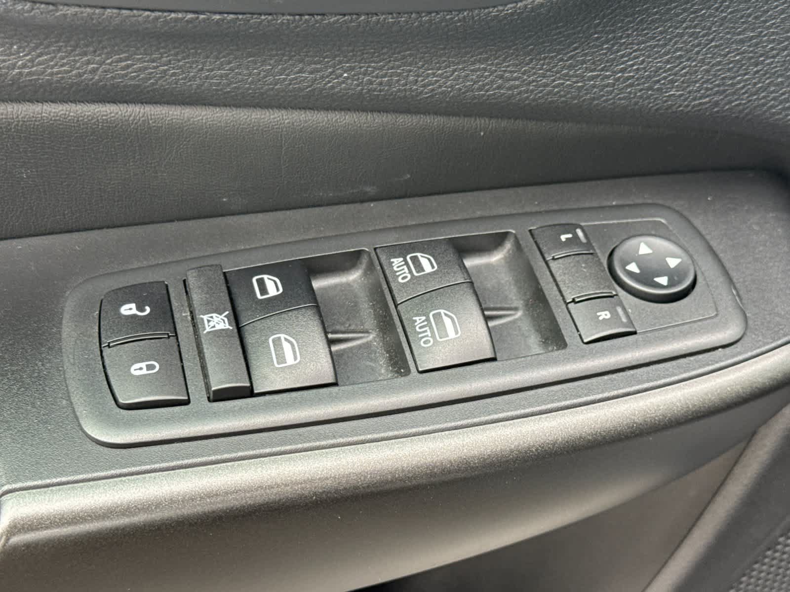 Used 2020 Jeep Cherokee Trailhawk w/ Comfort/Convenience Group AWD/4WD image 13