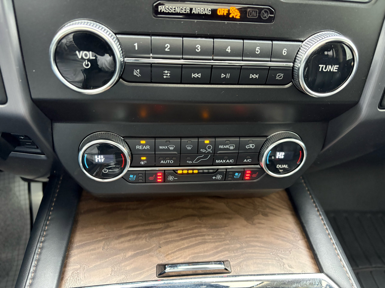 Certified 2020 Ford Expedition Platinum image 30