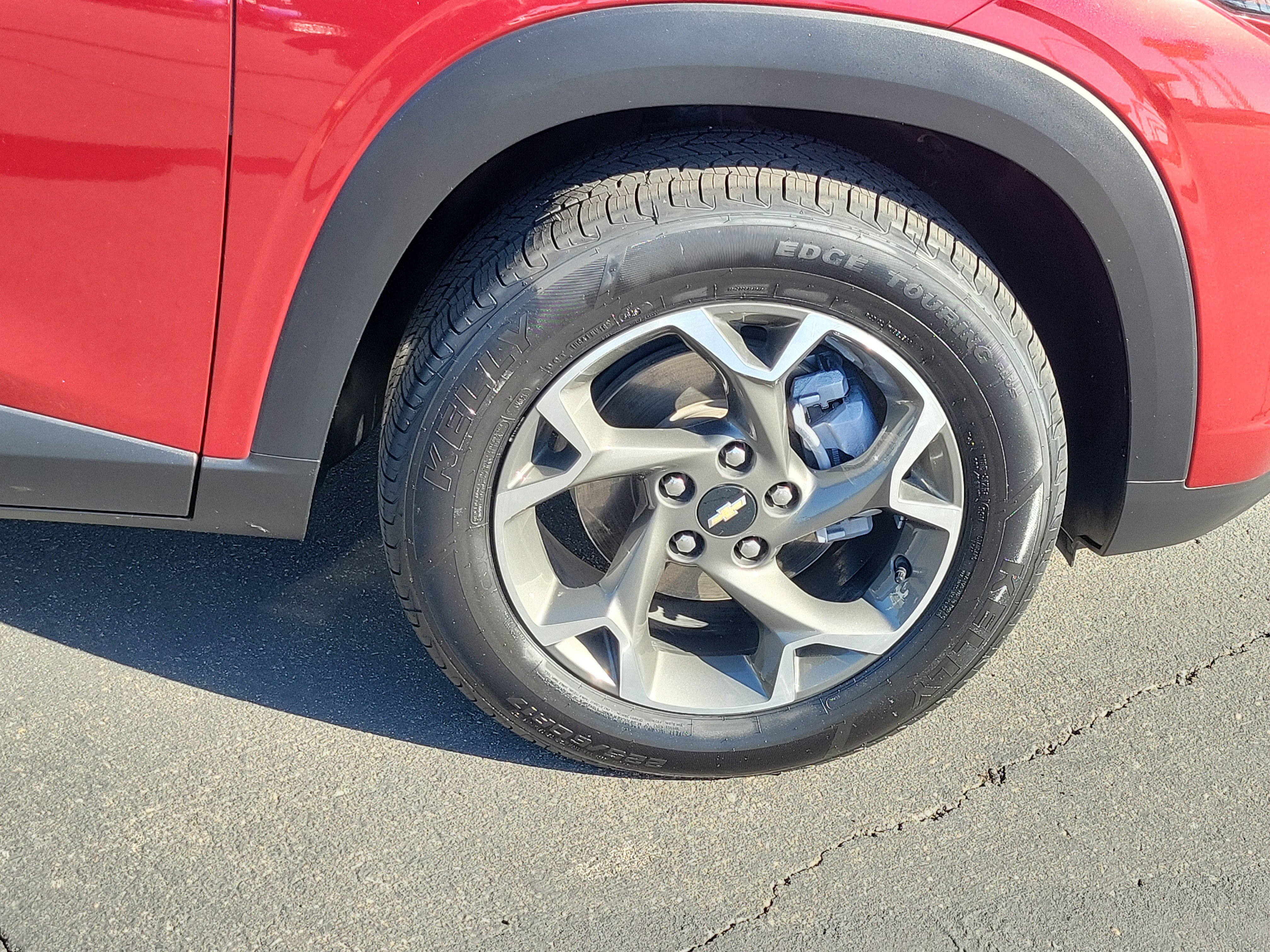 Used 2024 Chevrolet Trax LT FWD image 14