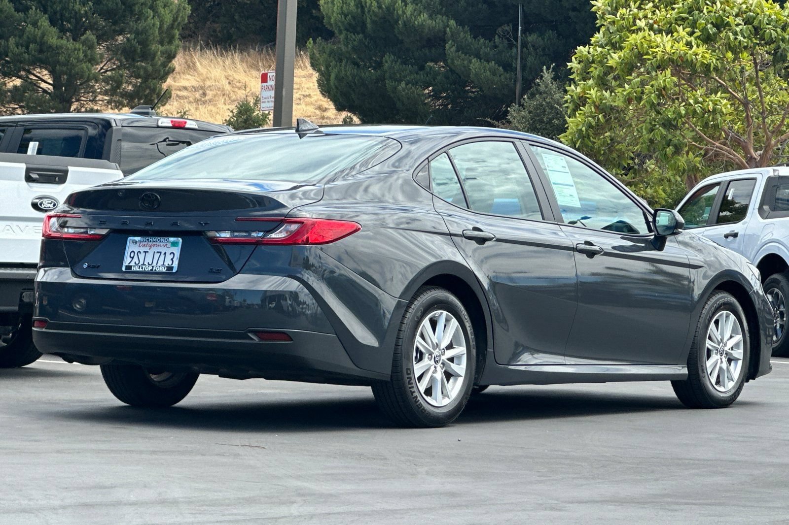 Used 2025 Toyota Camry LE FWD image 5