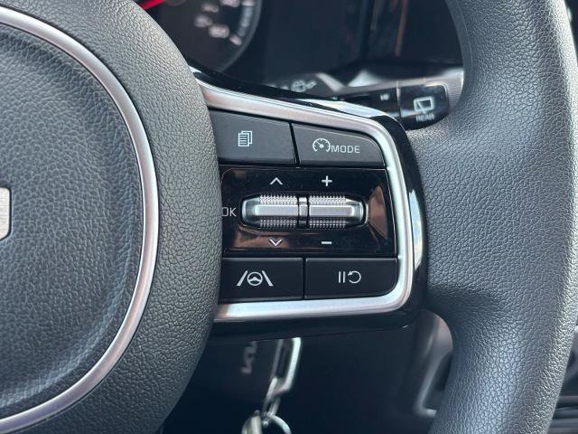 Used 2023 Kia Sorento LX FWD image 23
