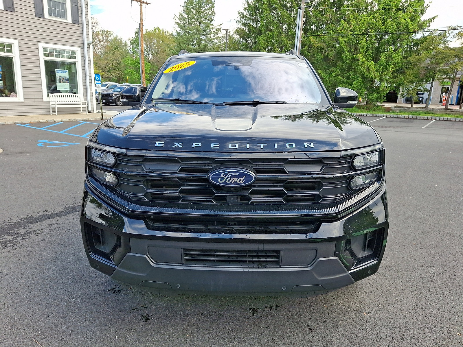 Certified 2025 Ford Expedition Active AWD/4WD image 2