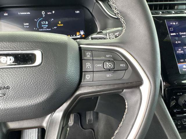 Used 2025 Jeep Grand Cherokee Altitude AWD/4WD image 28