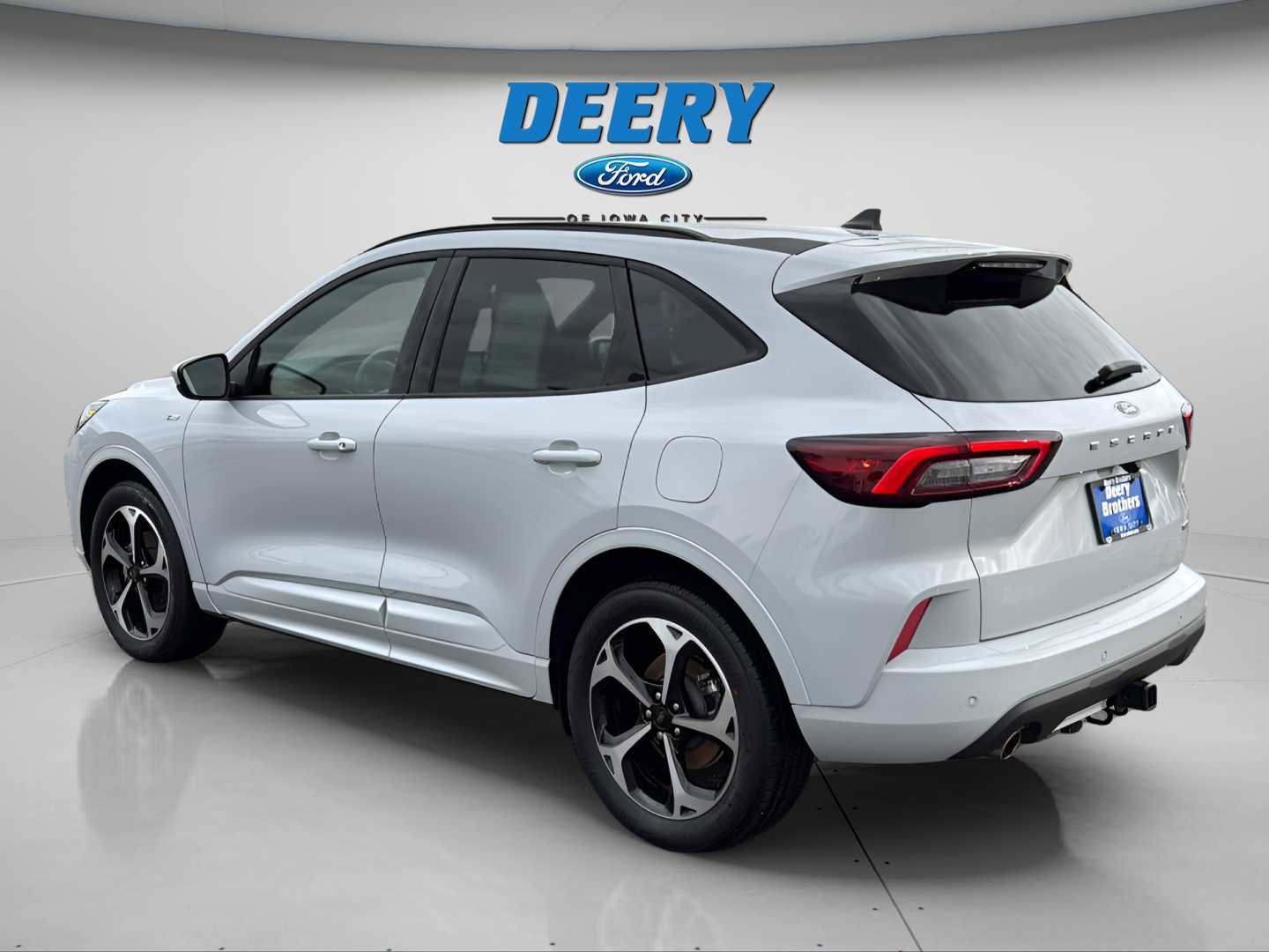 Certified 2025 Ford Escape ST-Line Elite w/ Class II Trailer Tow Package image 6