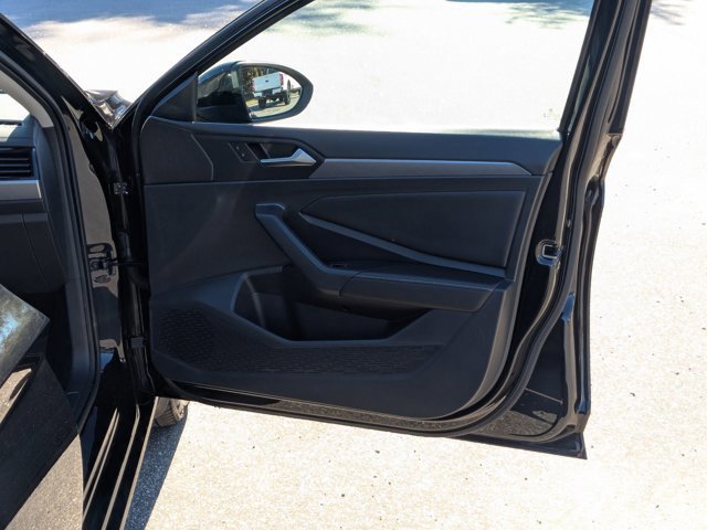 Used 2023 Volkswagen Jetta SE image 35