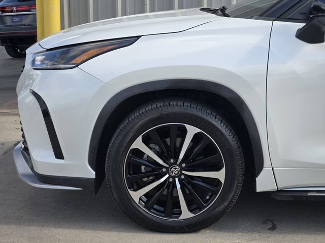 Used 2021 Toyota Highlander XSE FWD image 11