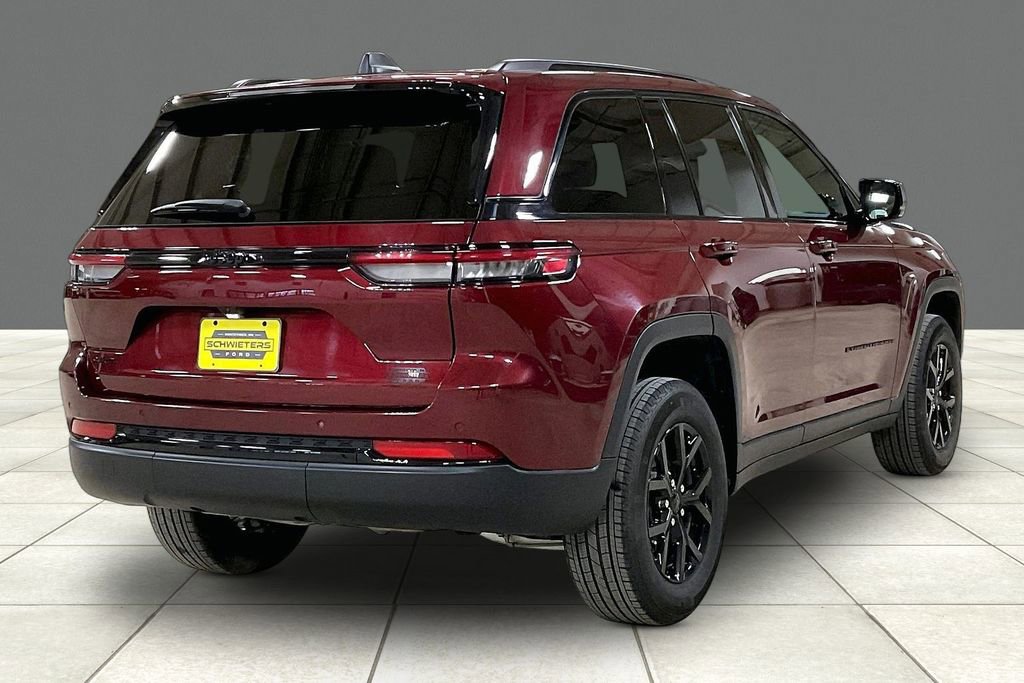 Used 2025 Jeep Grand Cherokee Altitude AWD/4WD image 12