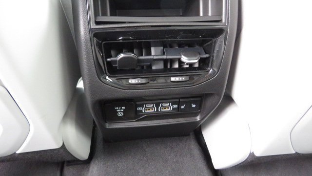 Used 2022 Jeep Grand Cherokee Overland image 16