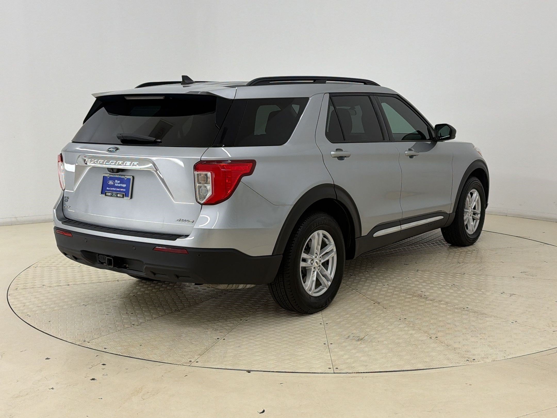Certified 2021 Ford Explorer XLT w/ Class III Trailer Tow Package AWD/4WD image 9