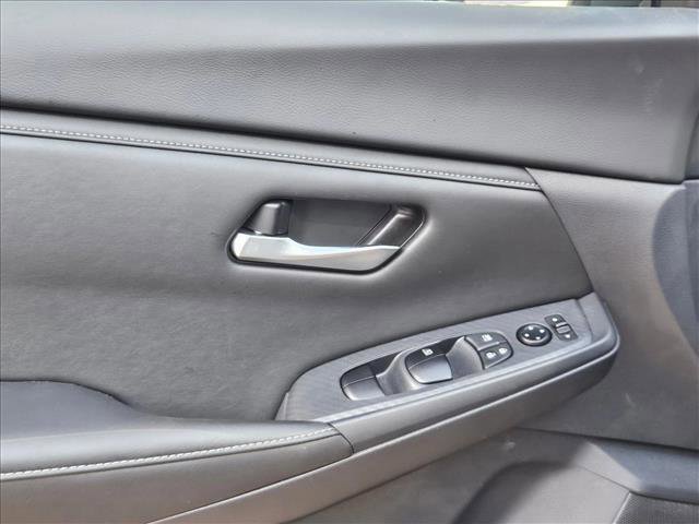 Used 2025 Nissan Sentra SV image 23