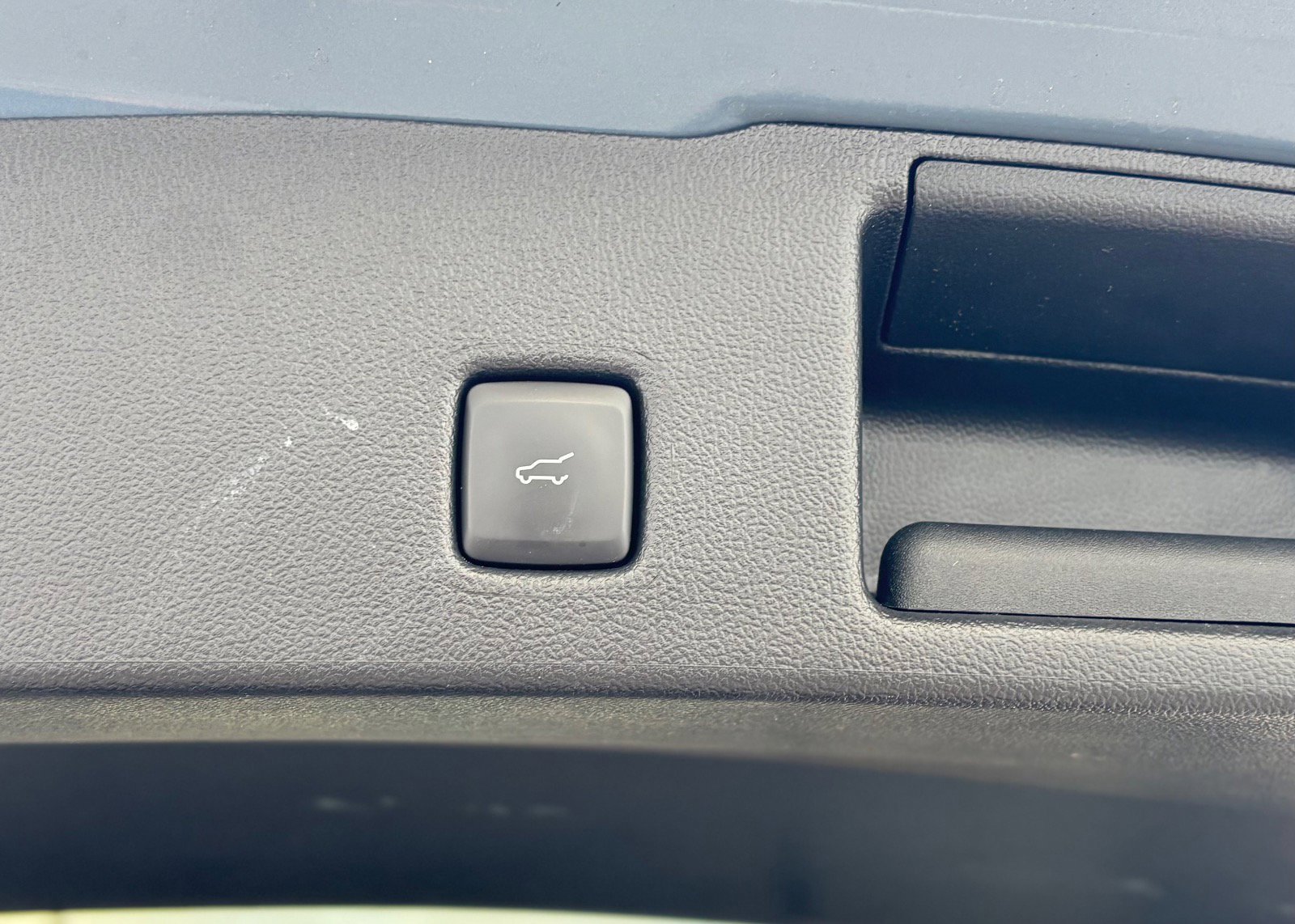 Certified 2025 Ford Escape Platinum w/ Premium Technology Package image 8