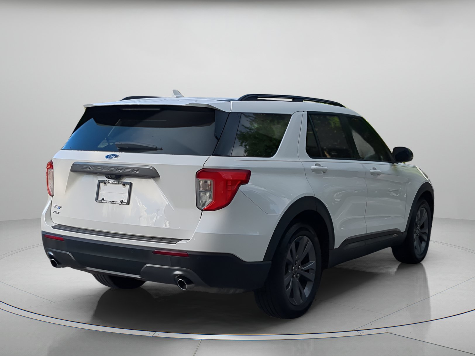 Certified 2022 Ford Explorer XLT w/ Equipment Group 202A RWD image 40
