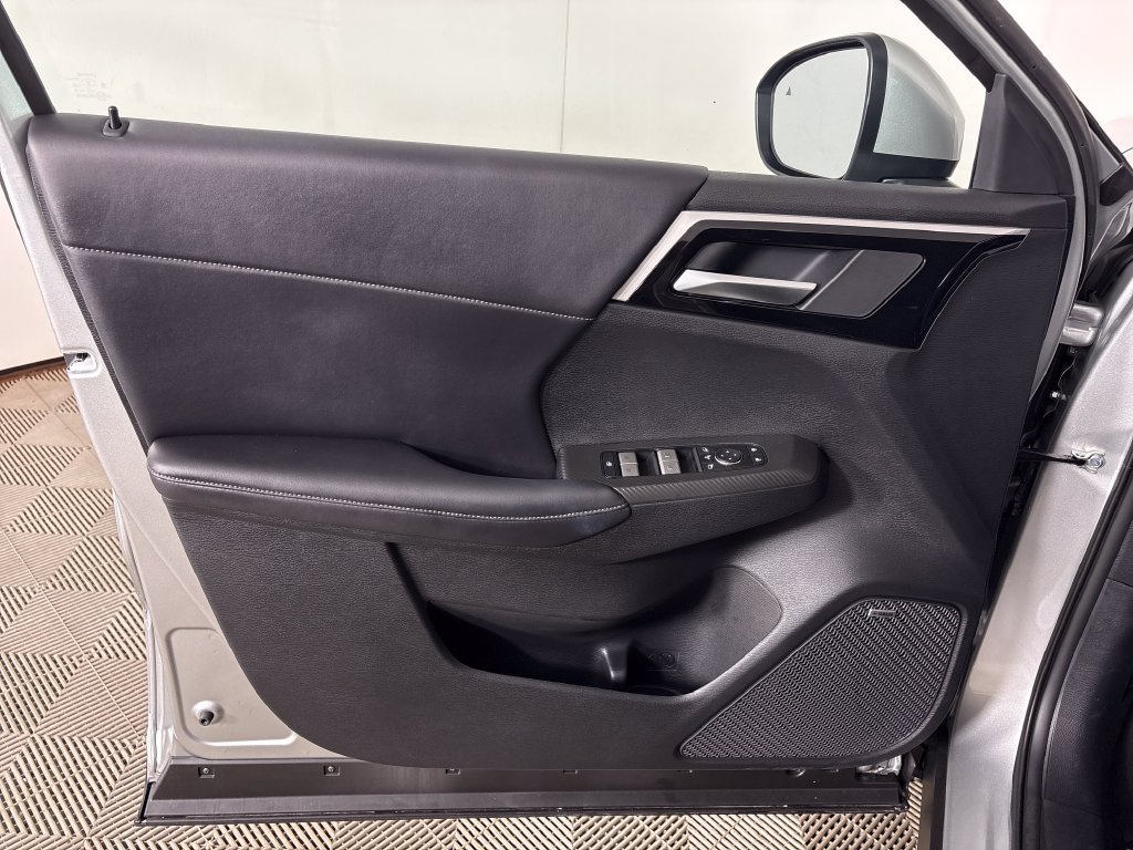 Used 2026 Mitsubishi Outlander SE FWD image 15