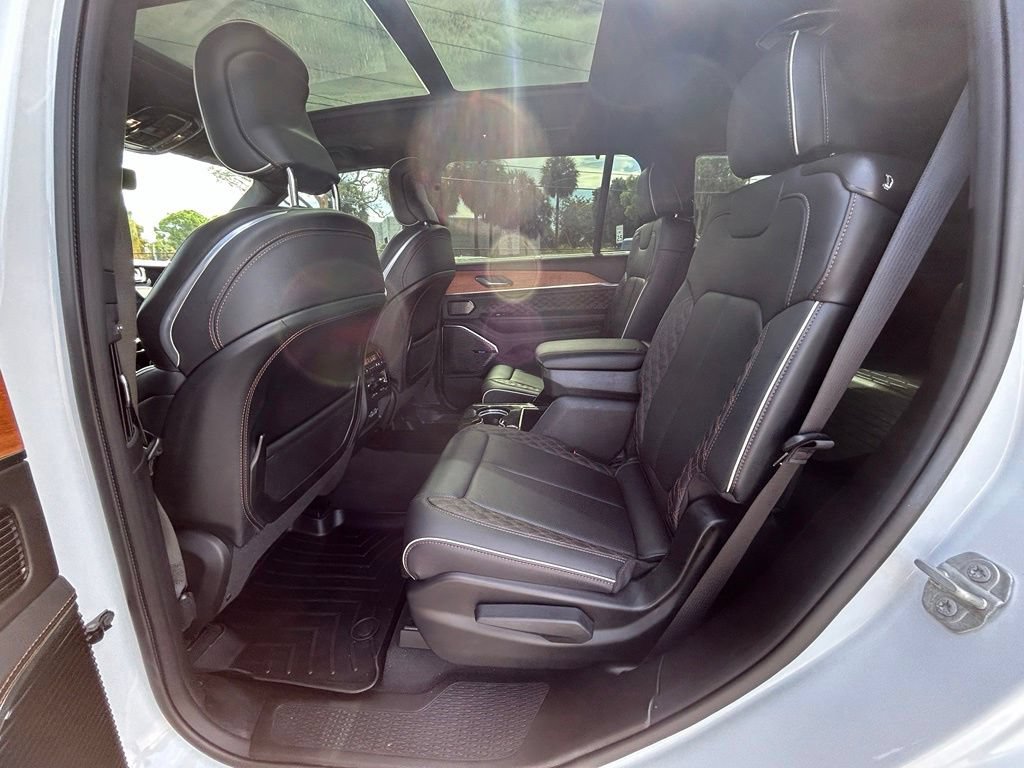 Used 2023 Jeep Grand Cherokee L Summit AWD/4WD image 33