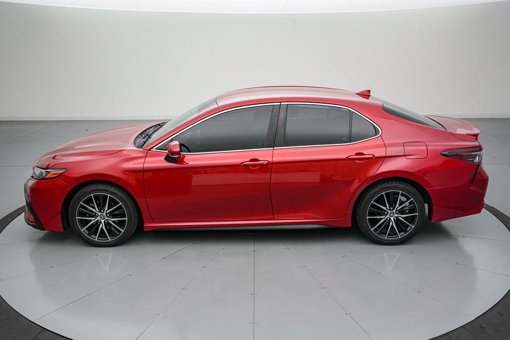 Used 2021 Toyota Camry SE w/ Cold Weather Package FWD image 7
