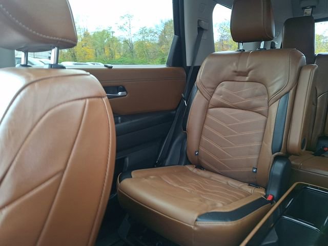 Used 2022 Nissan Pathfinder Platinum w/ Cargo Package image 16