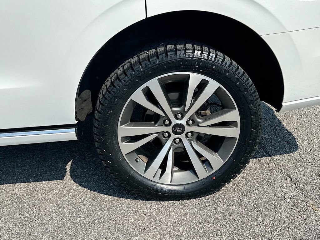 Certified 2021 Ford Expedition Platinum image 24