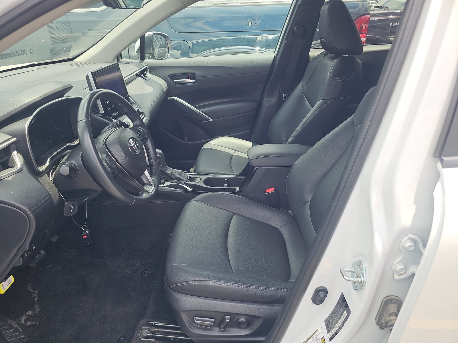 Used 2023 Toyota Corolla Cross XLE FWD image 32