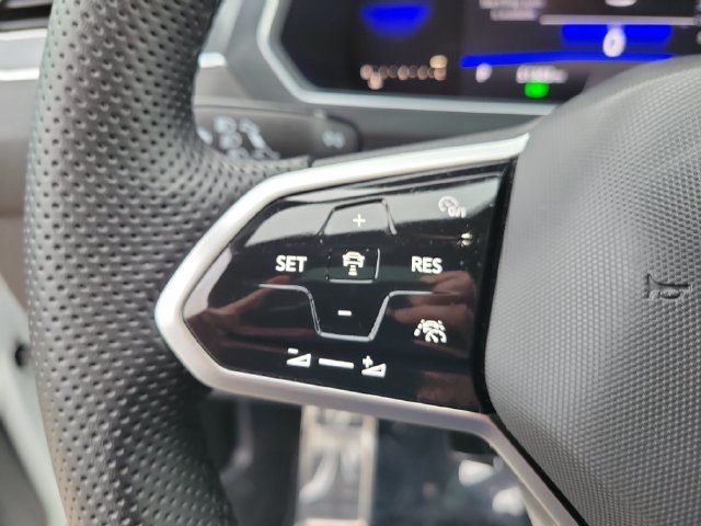 Used 2022 Volkswagen Tiguan SE R-Line AWD/4WD image 26