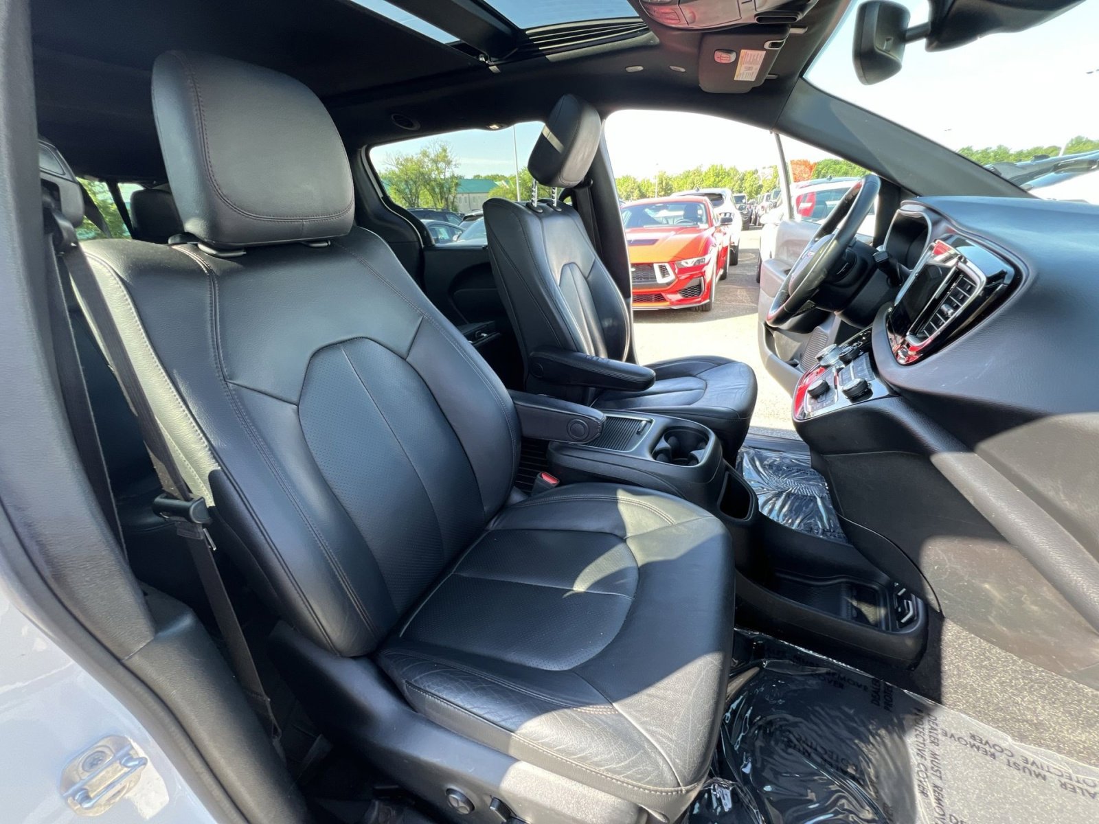 Used 2020 Chrysler Pacifica Touring-L FWD image 36