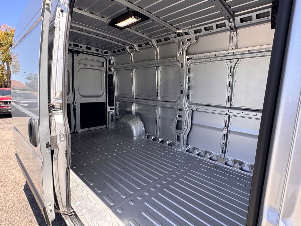 Used 2025 RAM ProMaster 2500 w/ Quick Order Package 22G SLT FWD image 27