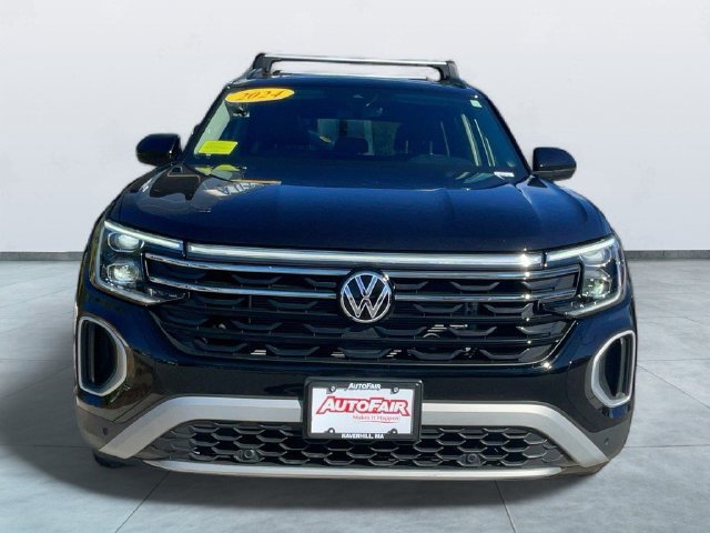 Used 2024 Volkswagen Atlas Peak Edition SE AWD/4WD image 2