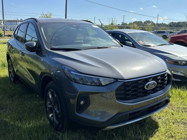 Certified 2025 Ford Escape ST-Line Select AWD/4WD image 5