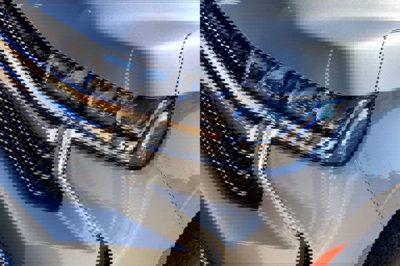 Used 2023 Chevrolet Suburban LT w/ Luxury Package image 27